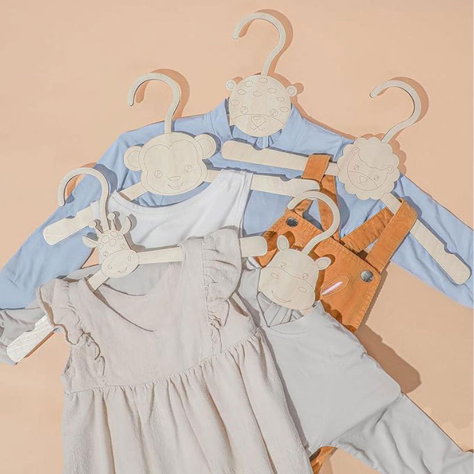 Drewniany wieszak na ubranka d – Closet Organizer Baby recenzja i cena